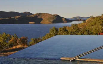 Lake Argyle Resort swimming pool overlooking massive dam ...